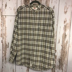 Levi’s Plaid Button Up Shirt, Size Large. In excellent condition!